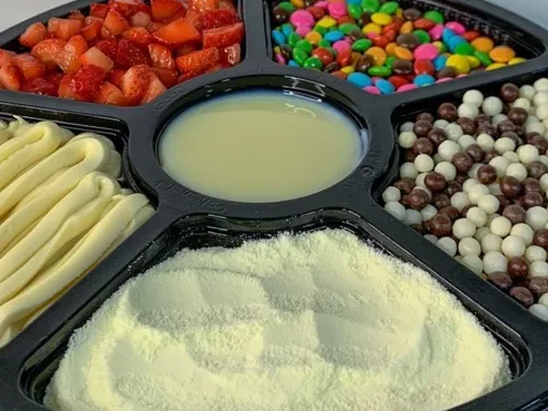 Petisqueira de açaí com complementos